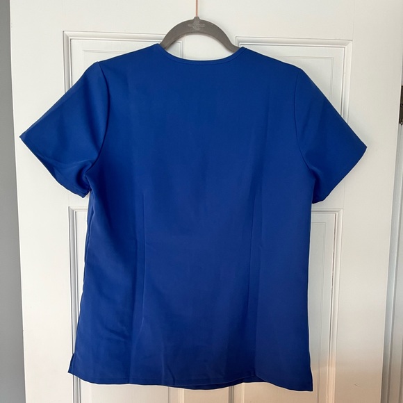 FIGS Limited Edition Caterina One Pocket Scrub Top in Denim. Size Small. - Picture 2 of 9